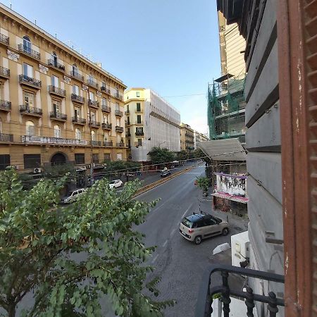 Dormire A Napoli Centro Holiday House Casa Vacanza Εξωτερικό φωτογραφία