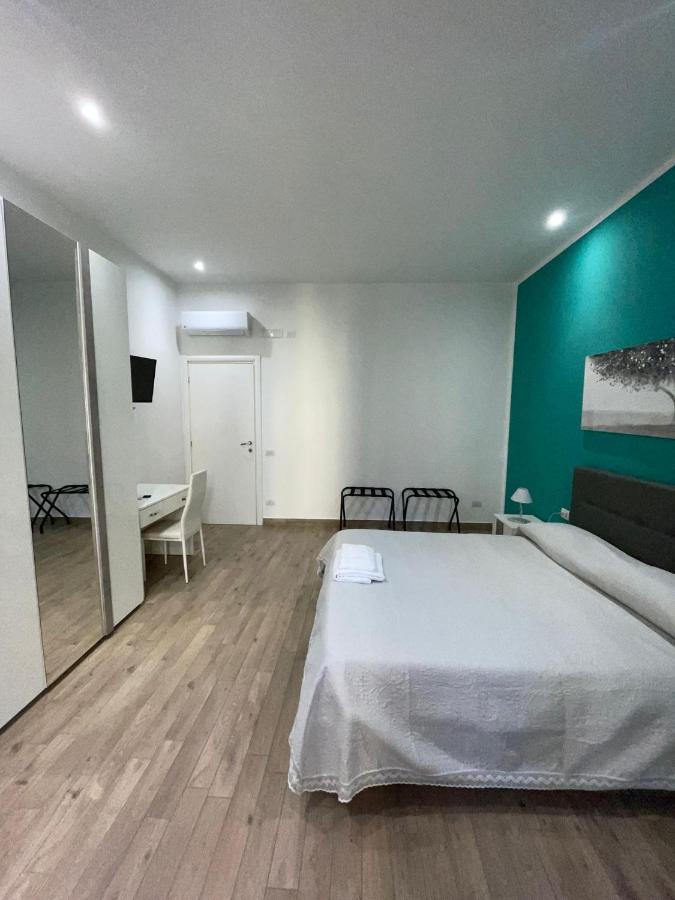 Dormire A Napoli Centro Holiday House Casa Vacanza Εξωτερικό φωτογραφία