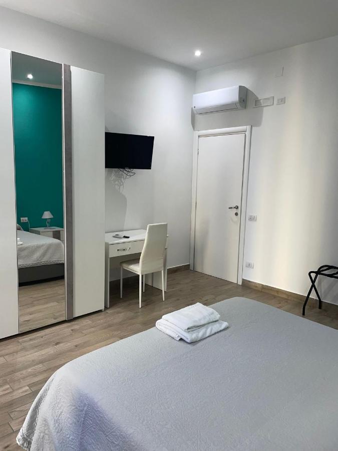 Dormire A Napoli Centro Holiday House Casa Vacanza Εξωτερικό φωτογραφία