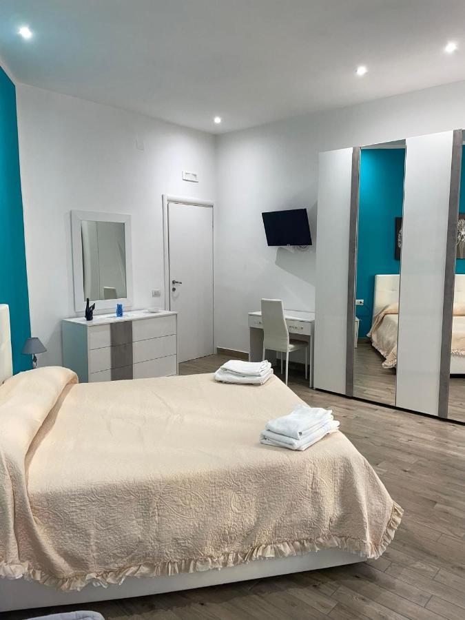 Dormire A Napoli Centro Holiday House Casa Vacanza Εξωτερικό φωτογραφία