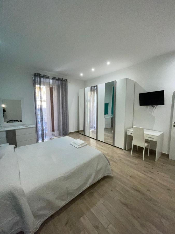 Dormire A Napoli Centro Holiday House Casa Vacanza Εξωτερικό φωτογραφία