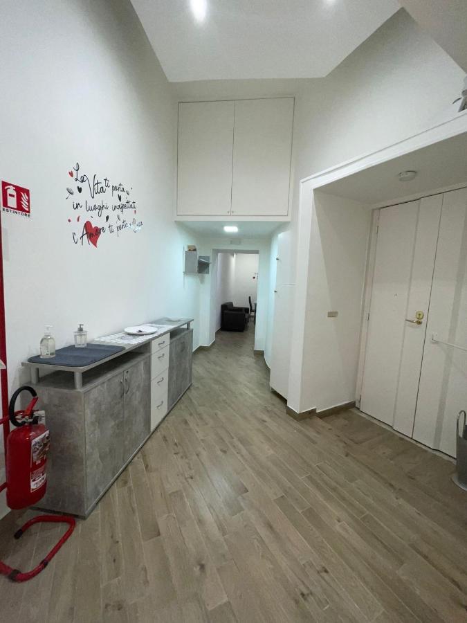 Dormire A Napoli Centro Holiday House Casa Vacanza Εξωτερικό φωτογραφία