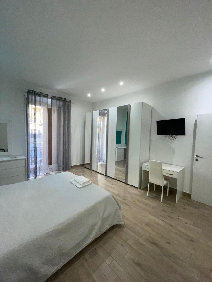 Dormire A Napoli Centro Holiday House Casa Vacanza Εξωτερικό φωτογραφία
