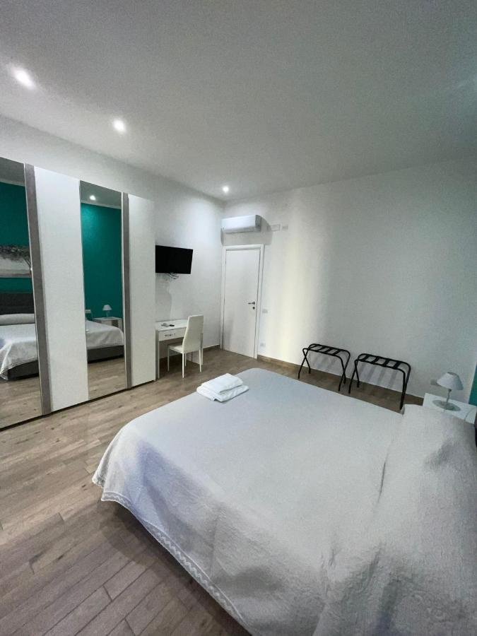 Dormire A Napoli Centro Holiday House Casa Vacanza Εξωτερικό φωτογραφία