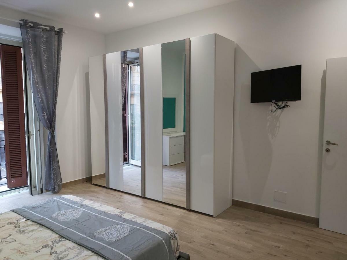 Dormire A Napoli Centro Holiday House Casa Vacanza Εξωτερικό φωτογραφία