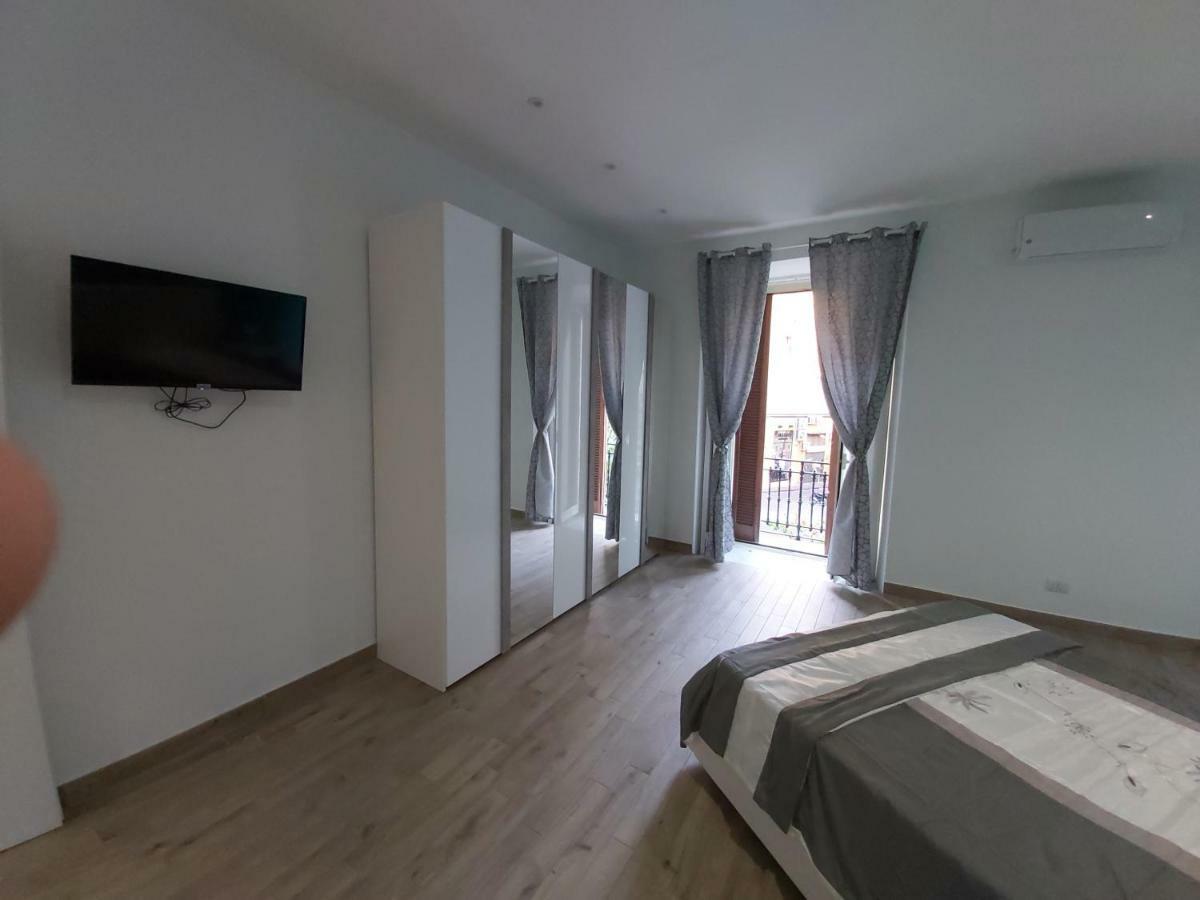 Dormire A Napoli Centro Holiday House Casa Vacanza Εξωτερικό φωτογραφία