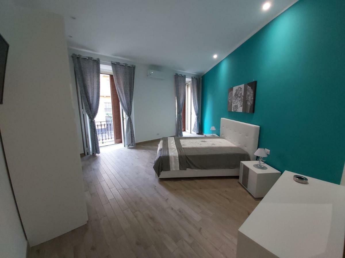 Dormire A Napoli Centro Holiday House Casa Vacanza Εξωτερικό φωτογραφία
