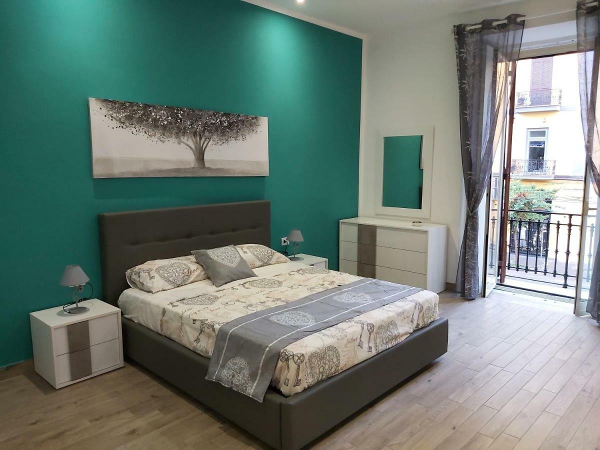 Dormire A Napoli Centro Holiday House Casa Vacanza Εξωτερικό φωτογραφία